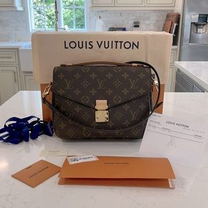 Authentic Mint Condition Louis Vuitton Pochette Métis